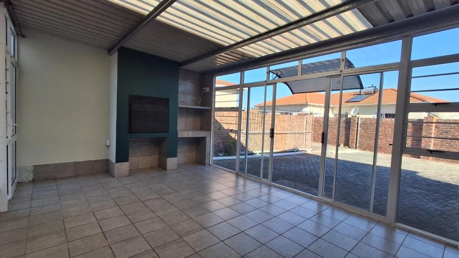 2 Bedroom Property for Sale in Rowallan Park Eastern Cape